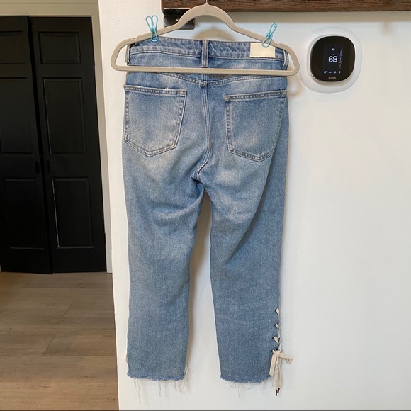 Cropped jeans• tie detail at bottom - Picture 2 of 6